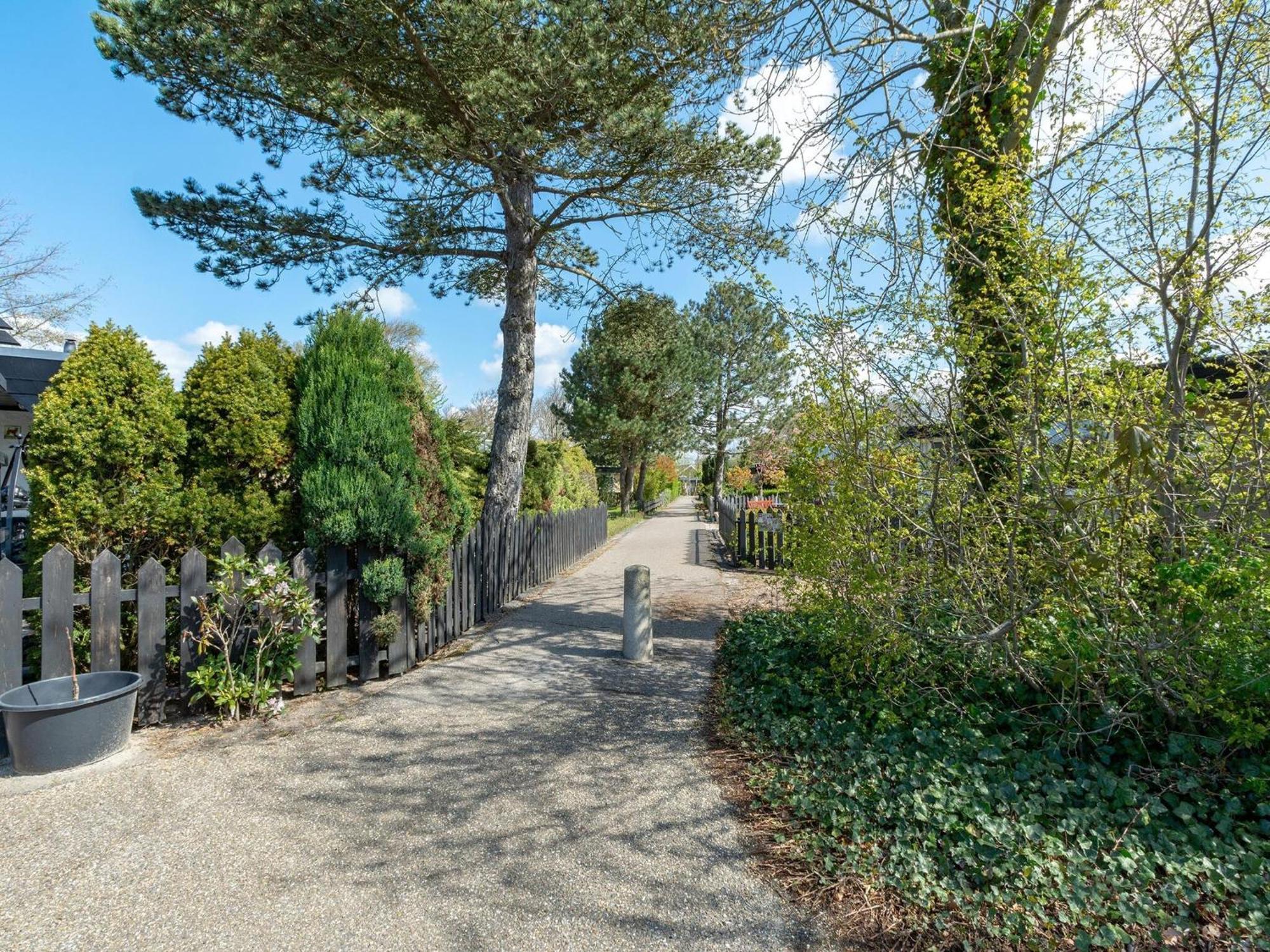 Holiday Home With Fabulous Garden Sint Maartensvlotbrug Exterior photo